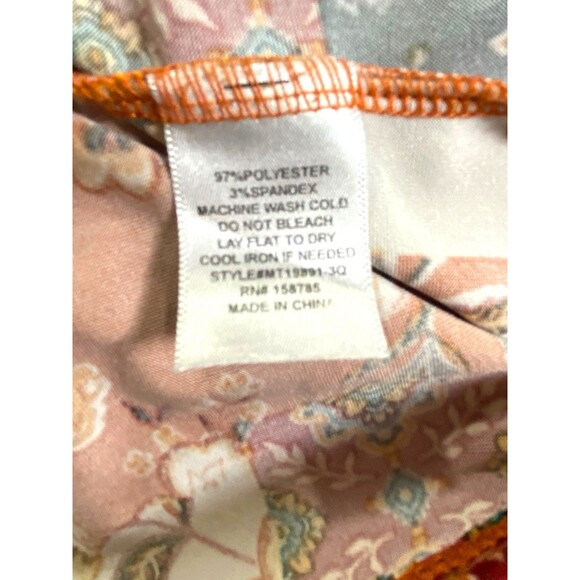 Above & Beyond Women’s M Patchwork Floral 3/4 Sleeve V-Neck Top Grommet Detail - Picture 3 of 11